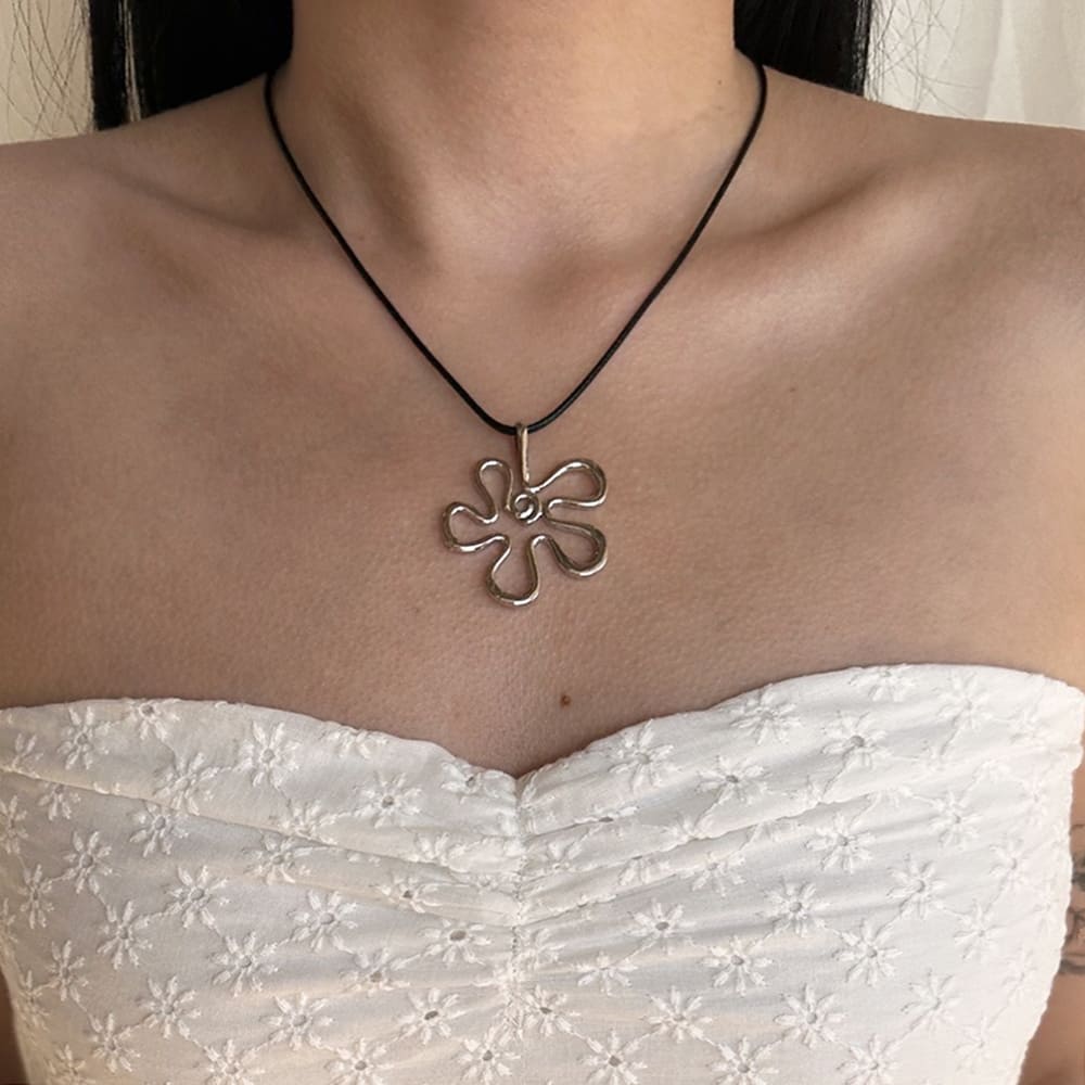 Groovy Floral Outline Necklace